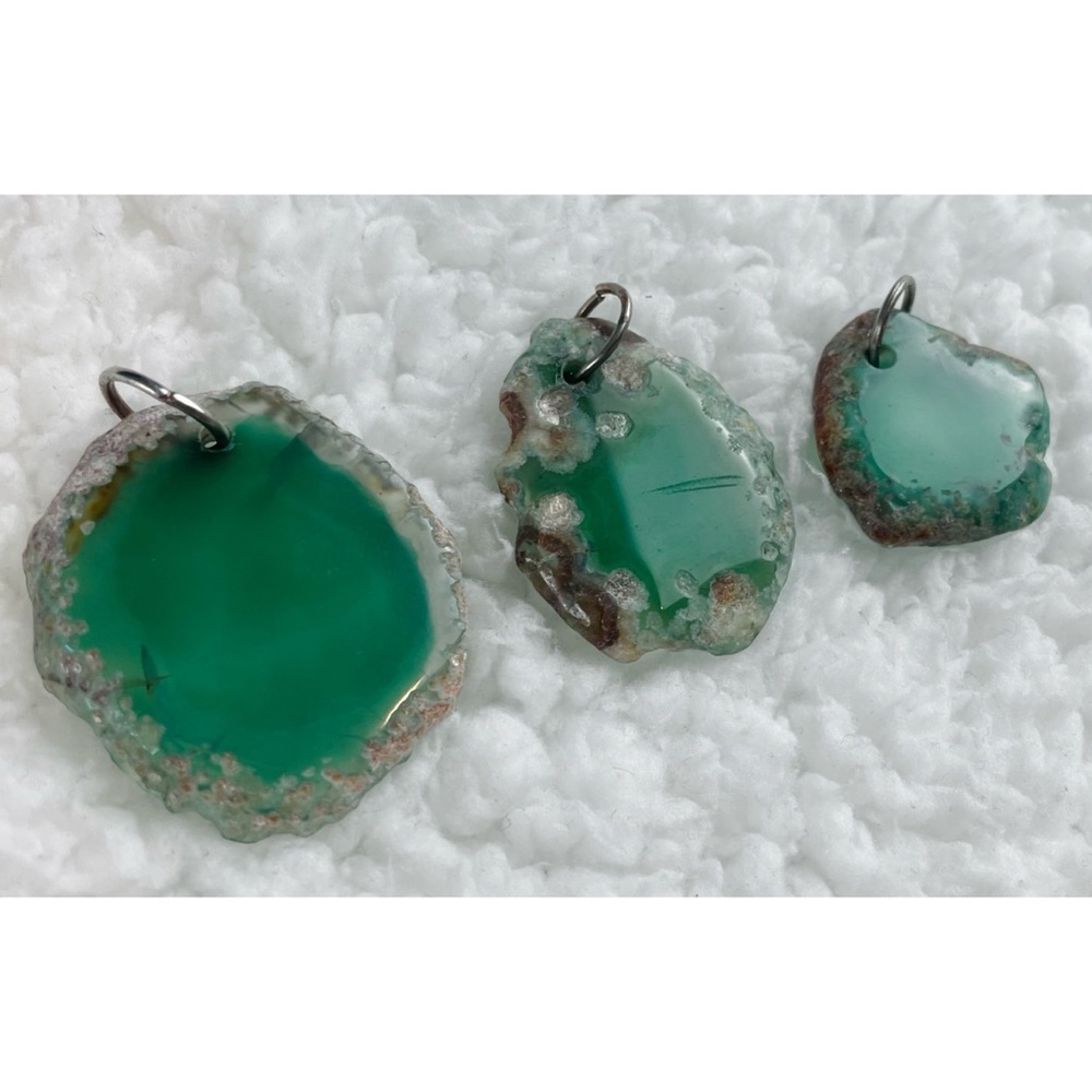 3-Piece Green Agate Slice Pendant Set - Picture 4 of 9